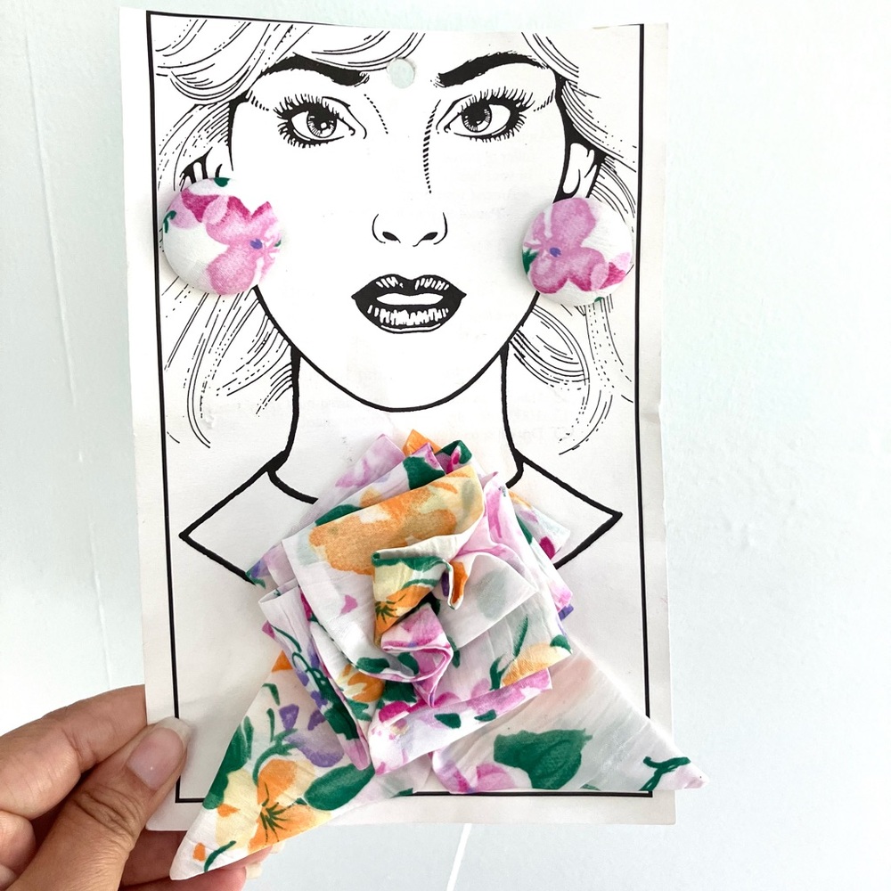 Vintage 80’s floral clip earrings & bow set unused new old stock